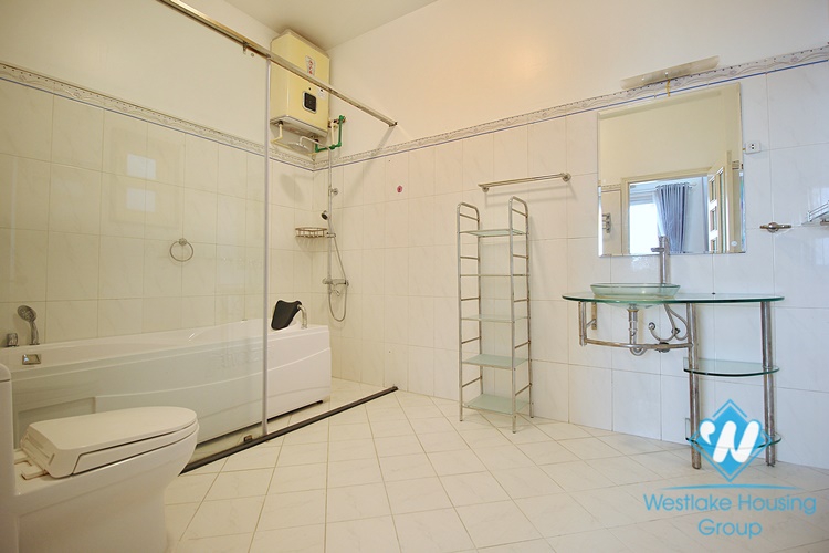 Lake view - House for rent in Tay Ho District